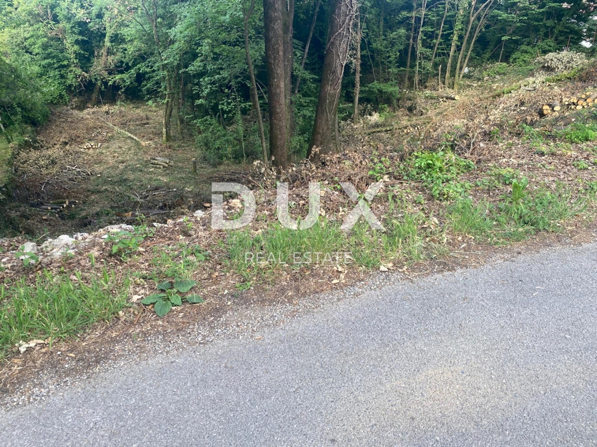 RIJEKA, KASTAV - terreno edificabile di 1.370 m2 per edificio residenziale / appartamenti / casa unifamiliare / villa! OPPORTUNITÀ!