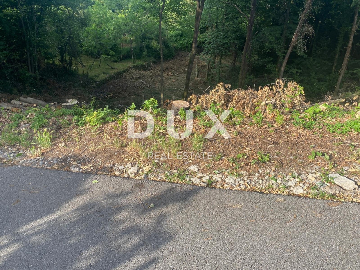 RIJEKA, KASTAV - terreno edificabile di 1.370 m2 per edificio residenziale / appartamenti / casa unifamiliare / villa! OPPORTUNITÀ!
