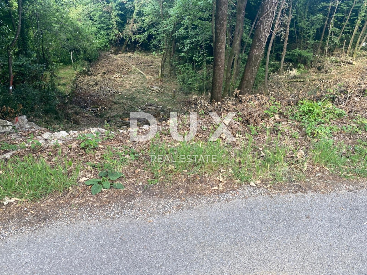 RIJEKA, KASTAV - terreno edificabile di 1.370 m2 per edificio residenziale / appartamenti / casa unifamiliare / villa! OPPORTUNITÀ!