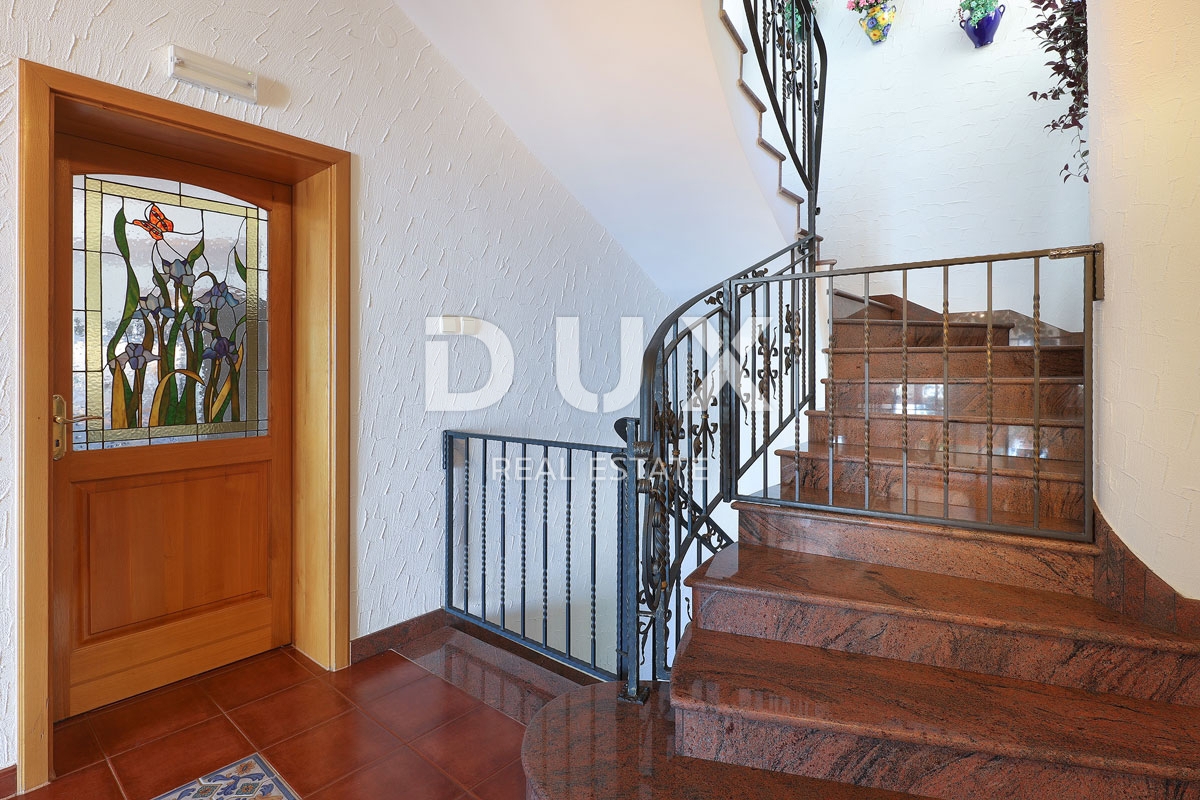 ABBAZIA, BREGI - villa con vista panoramica sul mare e ampio giardino! OCCASIONE!