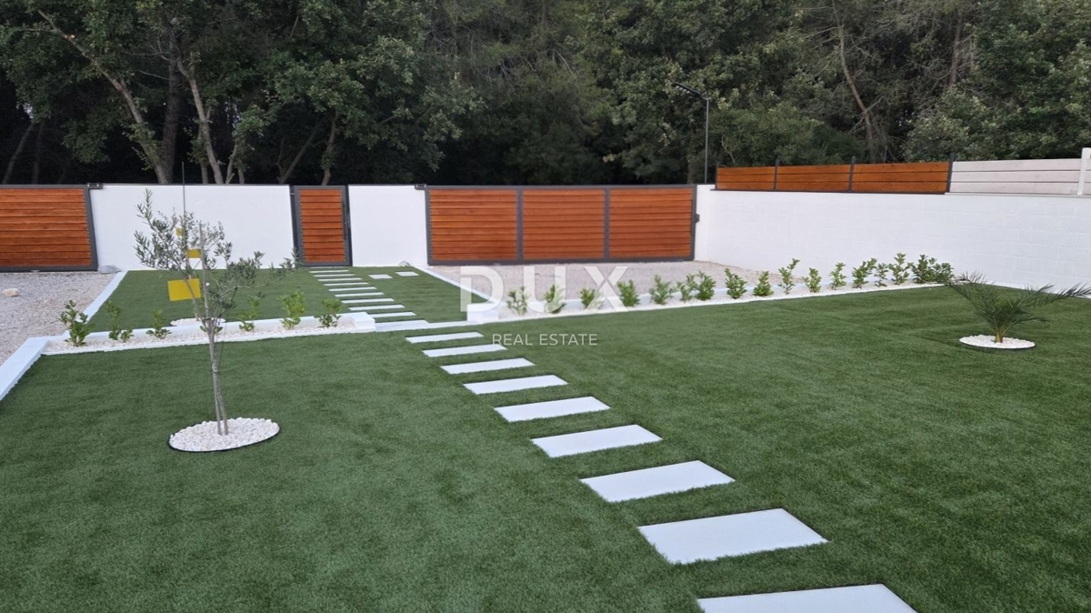 ISTRIA, POMER - casa legalizzata a soli 600 metri dal mare!