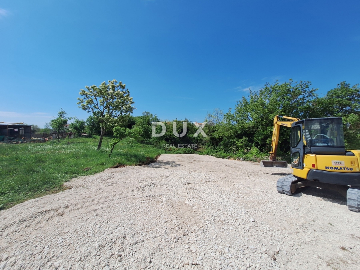 ISTRIA, SVETVINČENAT – Terreno con permesso definitivo e progetto di casa con piscina