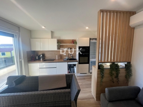 ISTRIA, MEDULIN - Appartamento in un nuovo edificio con due posti auto, arredato, vista mare