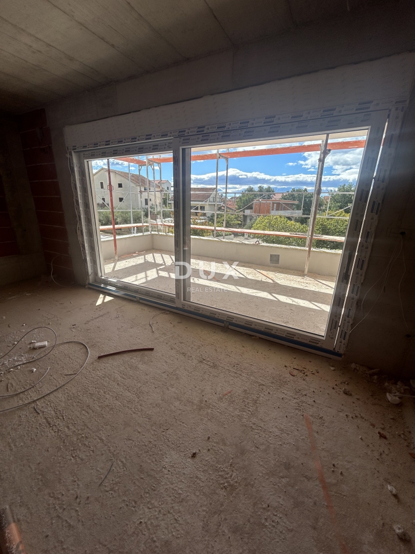ŠIBENIK, SRIMA - Lussuoso appartamento con tre camere da letto in un nuovo edificio, a 300 m dalla spiaggia