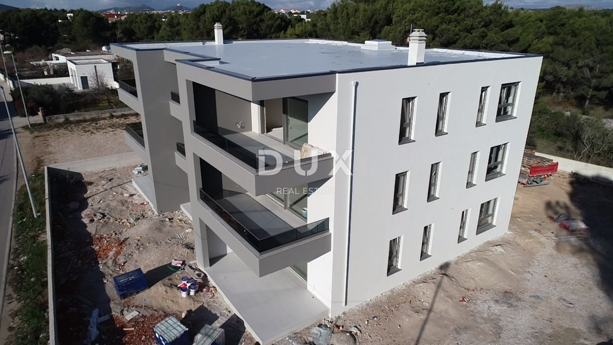ŠIBENIK, SRIMA - Lussuoso appartamento con tre camere da letto in un nuovo edificio, a 300 m dalla spiaggia