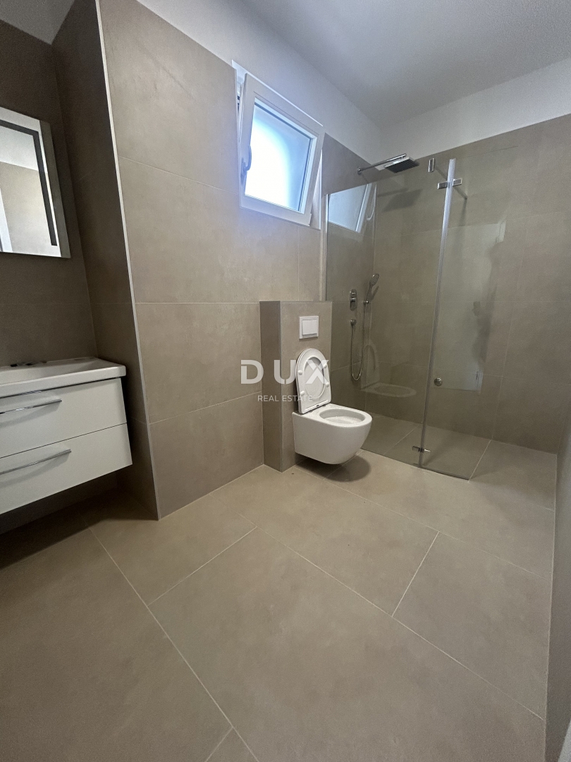 ŠIBENIK, VODICE – Lussuoso appartamento duplex in posizione attraente, a 200 m dalla spiaggia