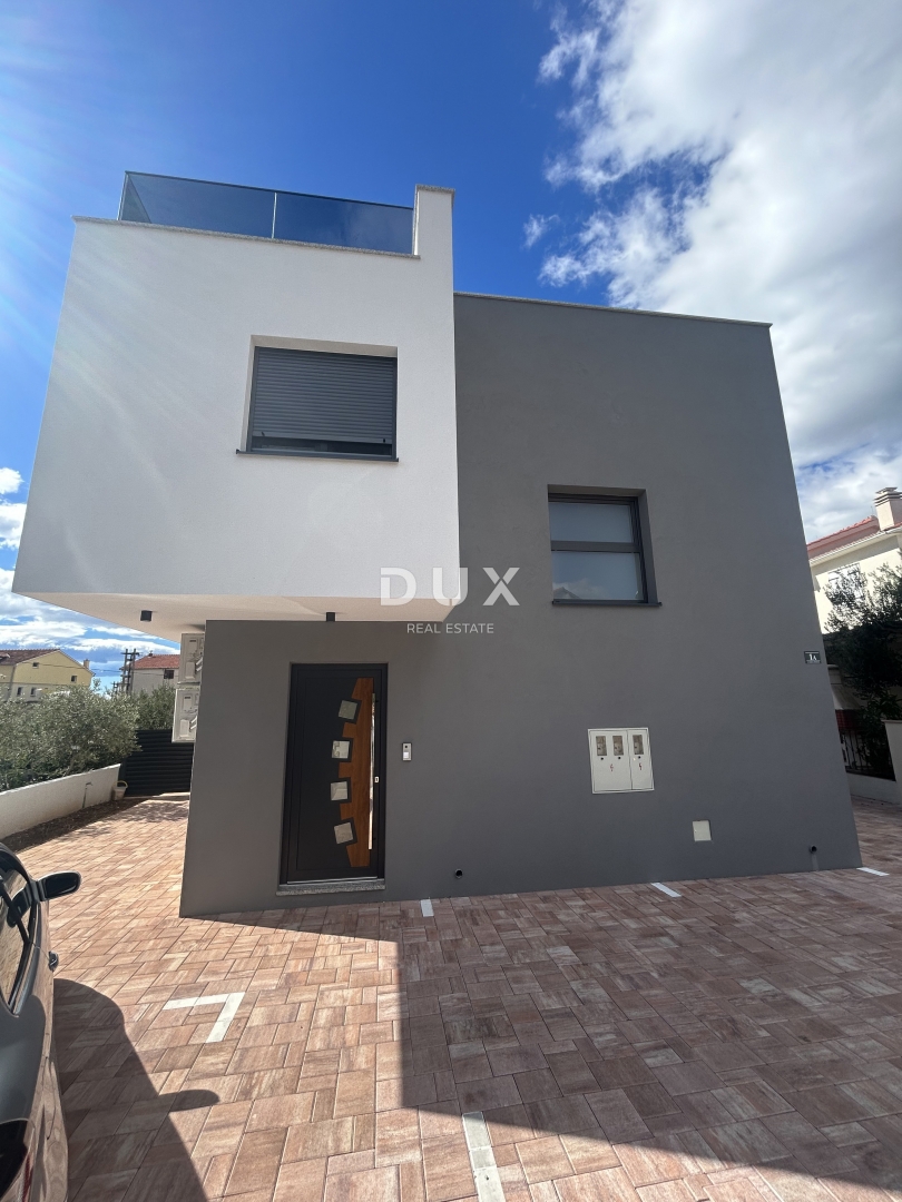 ŠIBENIK, VODICE – Lussuoso appartamento duplex in posizione attraente, a 200 m dalla spiaggia