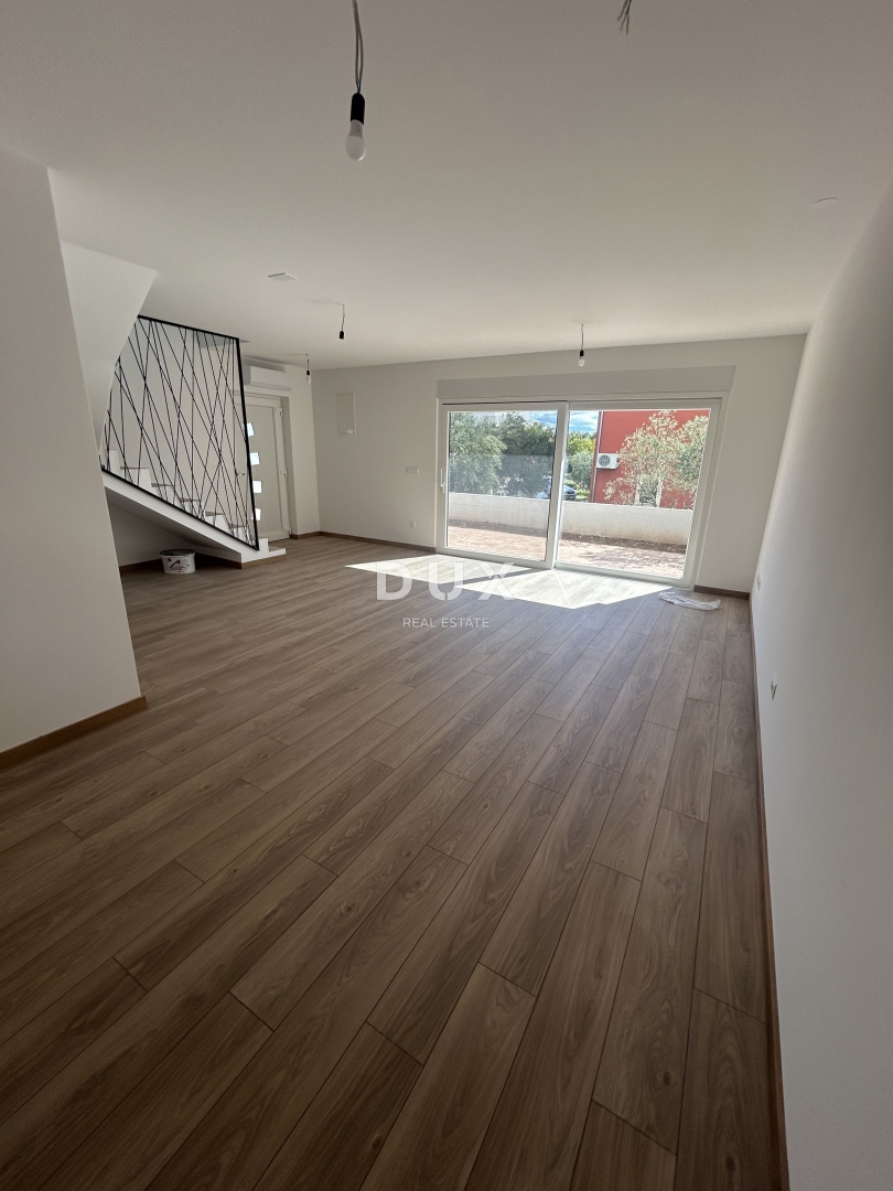 ŠIBENIK, VODICE – Lussuoso appartamento duplex in posizione attraente, a 200 m dalla spiaggia