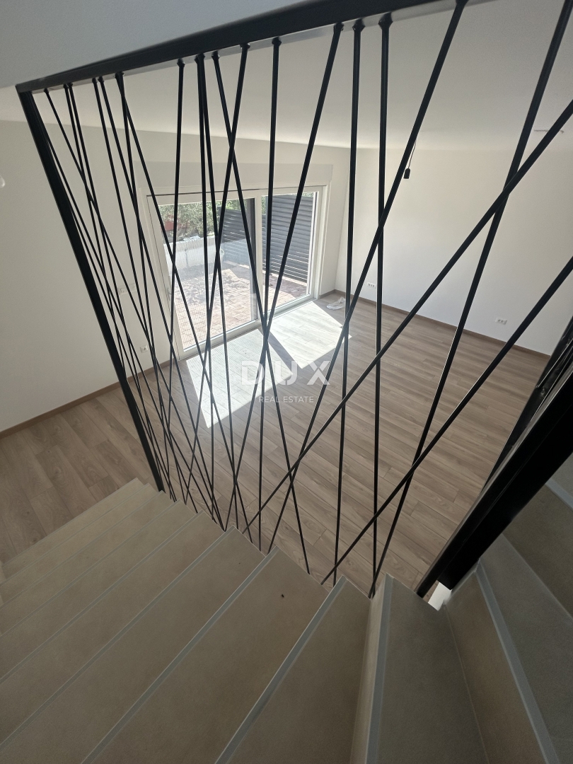 ŠIBENIK, VODICE – Lussuoso appartamento duplex in posizione attraente, a 200 m dalla spiaggia