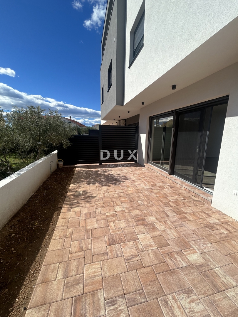 ŠIBENIK, VODICE – Lussuoso appartamento duplex in posizione attraente, a 200 m dalla spiaggia