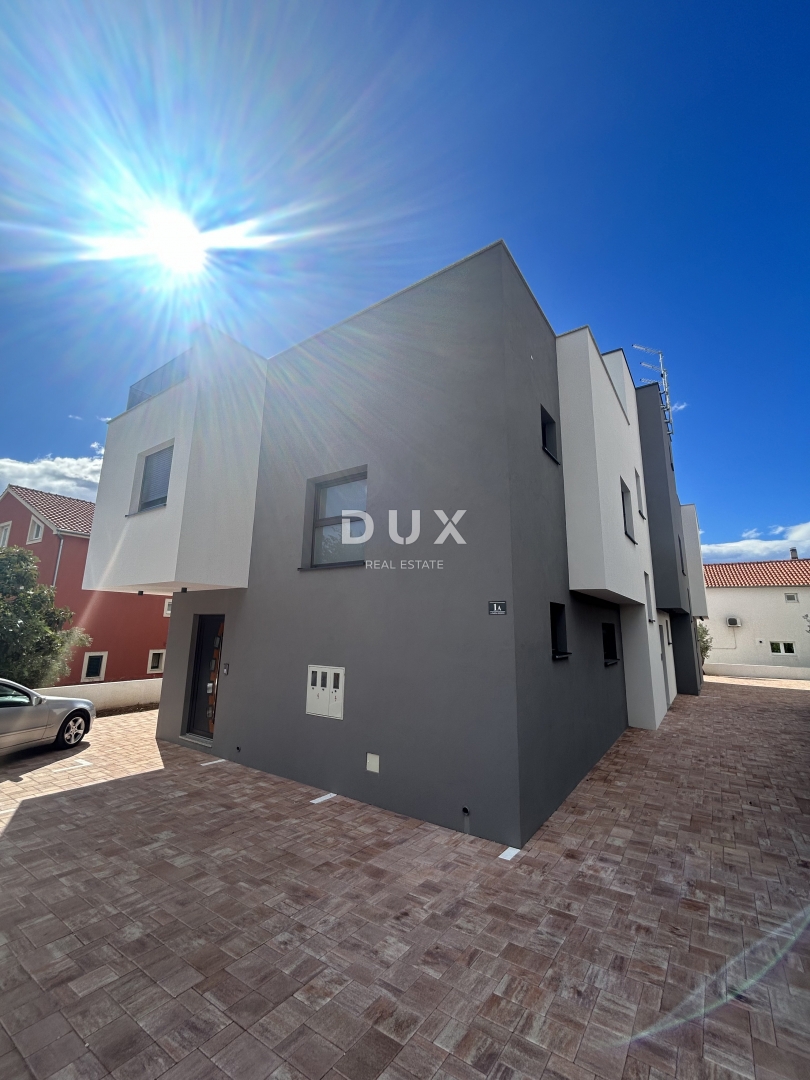 ŠIBENIK, VODICE – Lussuoso appartamento duplex in posizione attraente, a 200 m dalla spiaggia