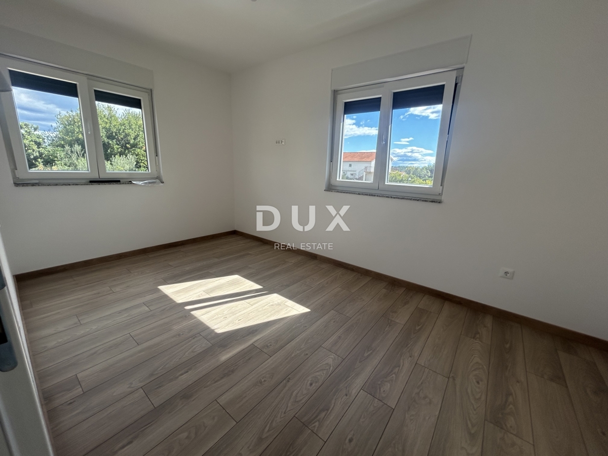 ŠIBENIK, VODICE – Lussuoso appartamento duplex in posizione attraente, a 200 m dalla spiaggia