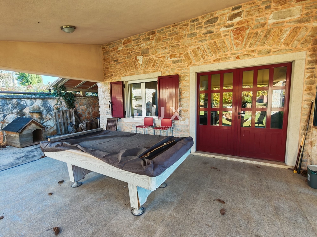 ISTRIA, BALE - Spaziosa villa con piscina e una casa in pietra aggiuntiva per gli ospiti