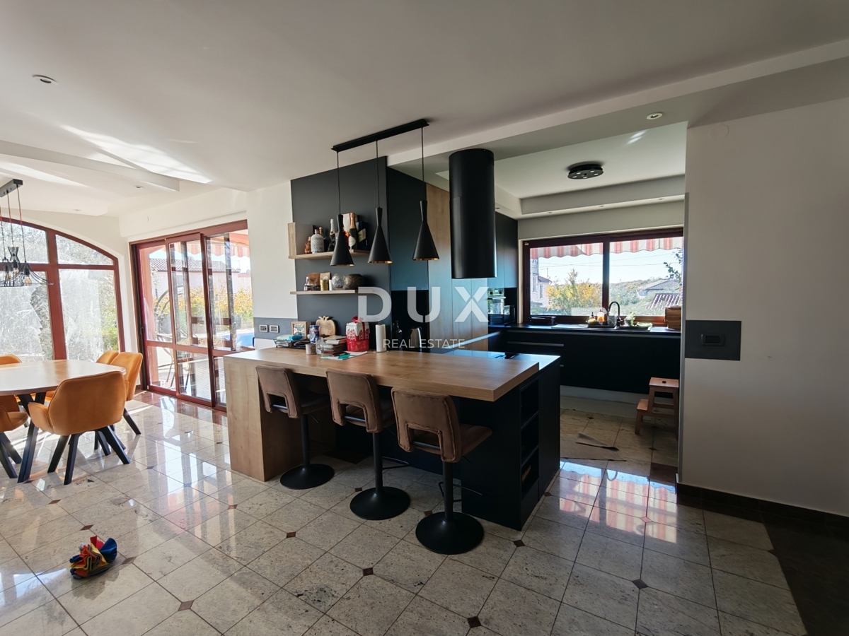 ISTRIA, BALE - Spaziosa villa con piscina e una casa in pietra aggiuntiva per gli ospiti