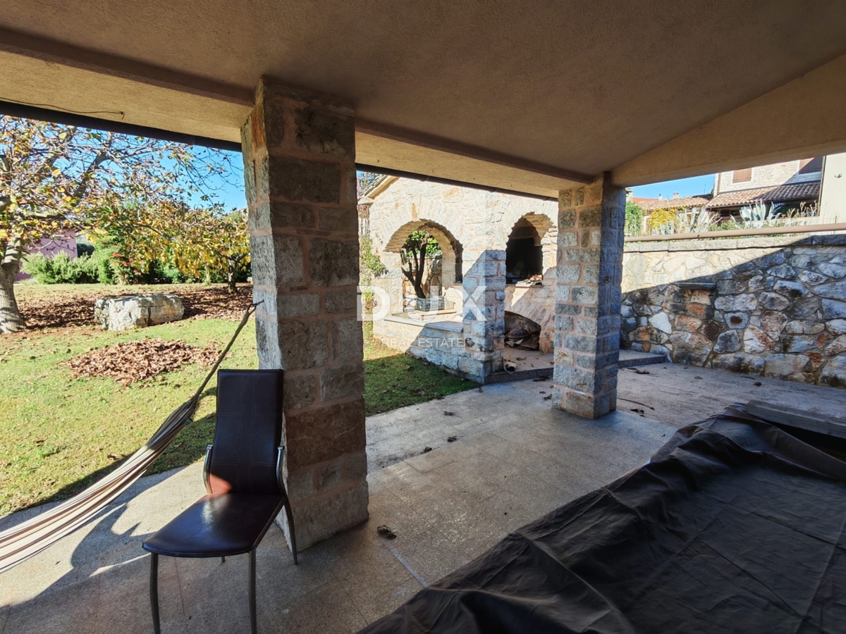 ISTRIA, BALE - Spaziosa villa con piscina e una casa in pietra aggiuntiva per gli ospiti