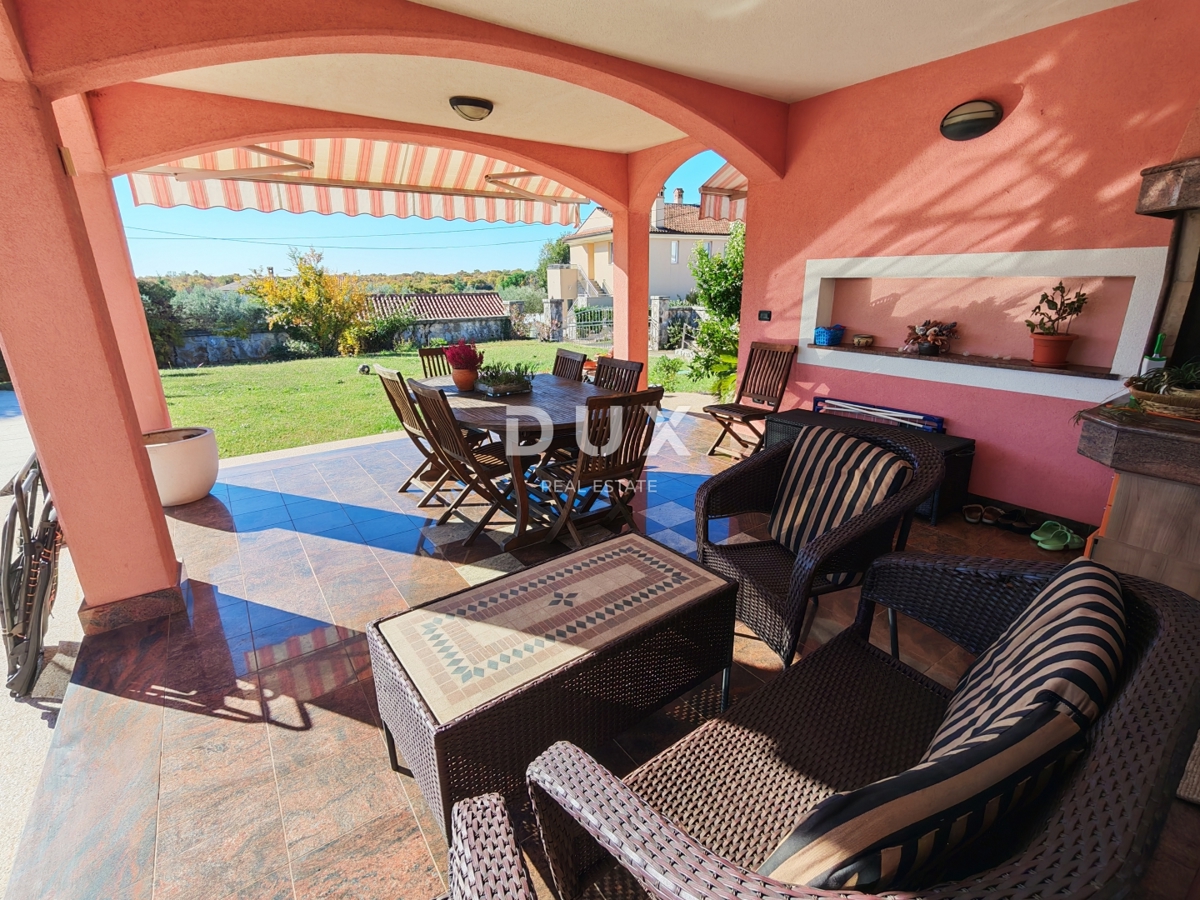 ISTRIA, BALE - Spaziosa villa con piscina e una casa in pietra aggiuntiva per gli ospiti