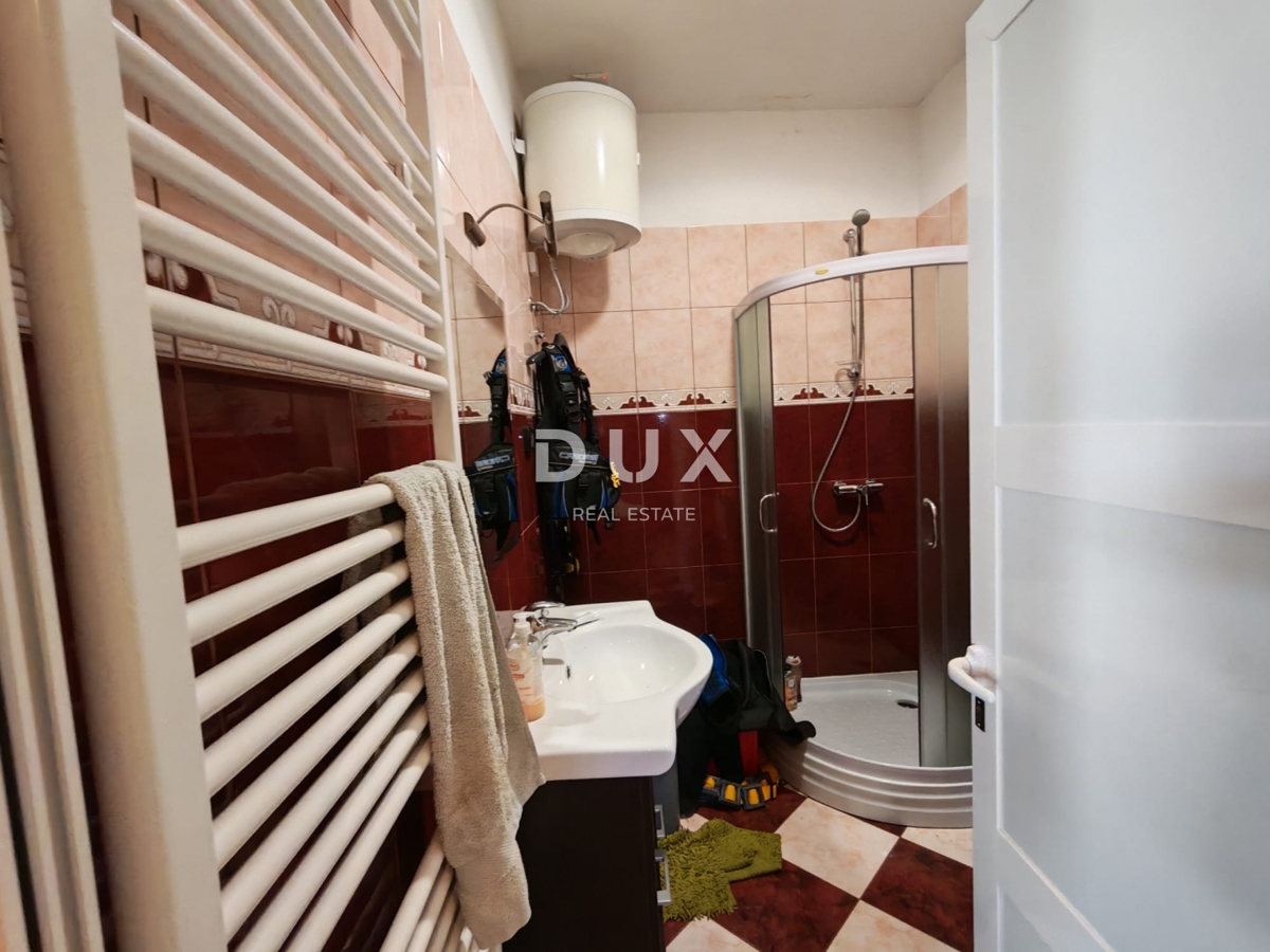 ISTRIA, BALE - Spaziosa villa con piscina e una casa in pietra aggiuntiva per gli ospiti