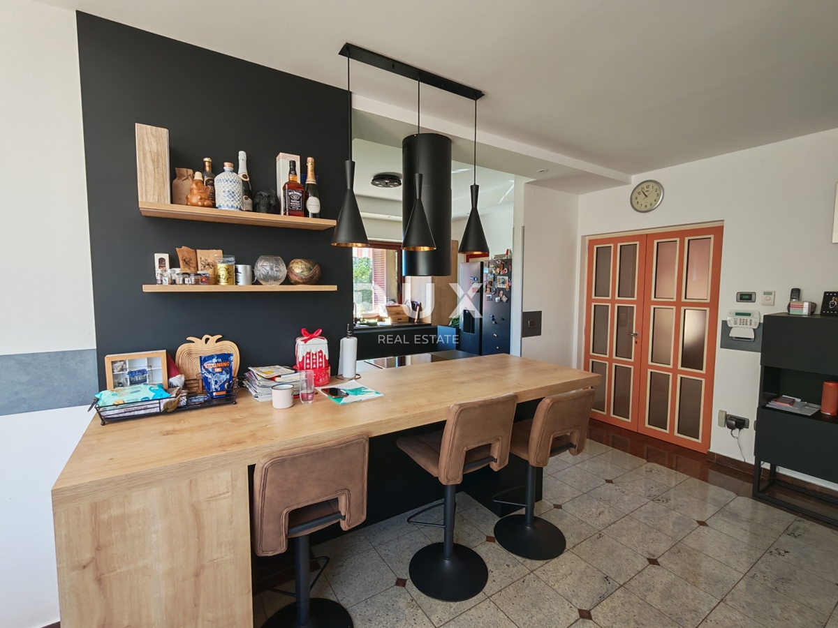 ISTRIA, BALE - Spaziosa villa con piscina e una casa in pietra aggiuntiva per gli ospiti