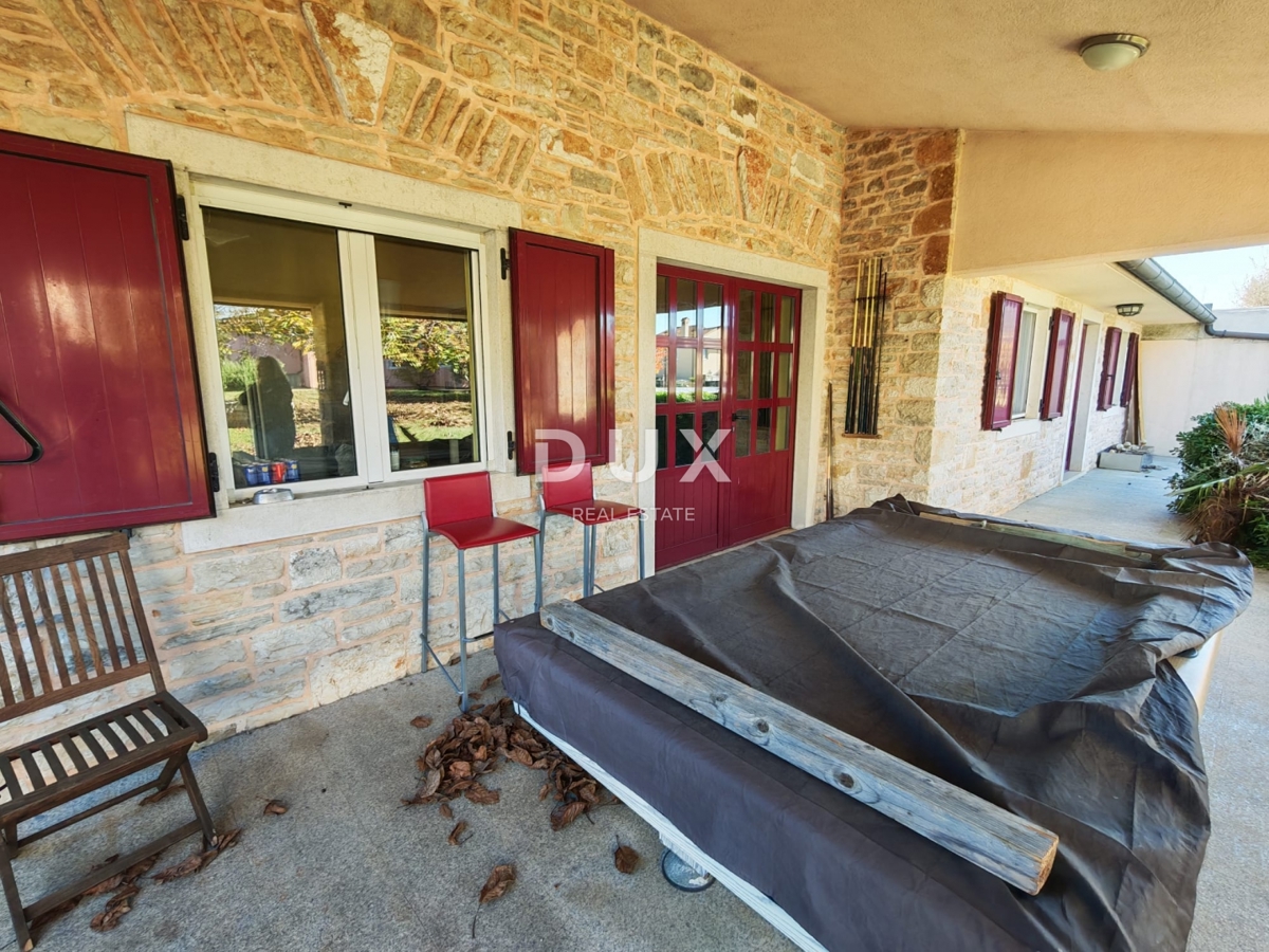 ISTRIA, BALE - Spaziosa villa con piscina e una casa in pietra aggiuntiva per gli ospiti