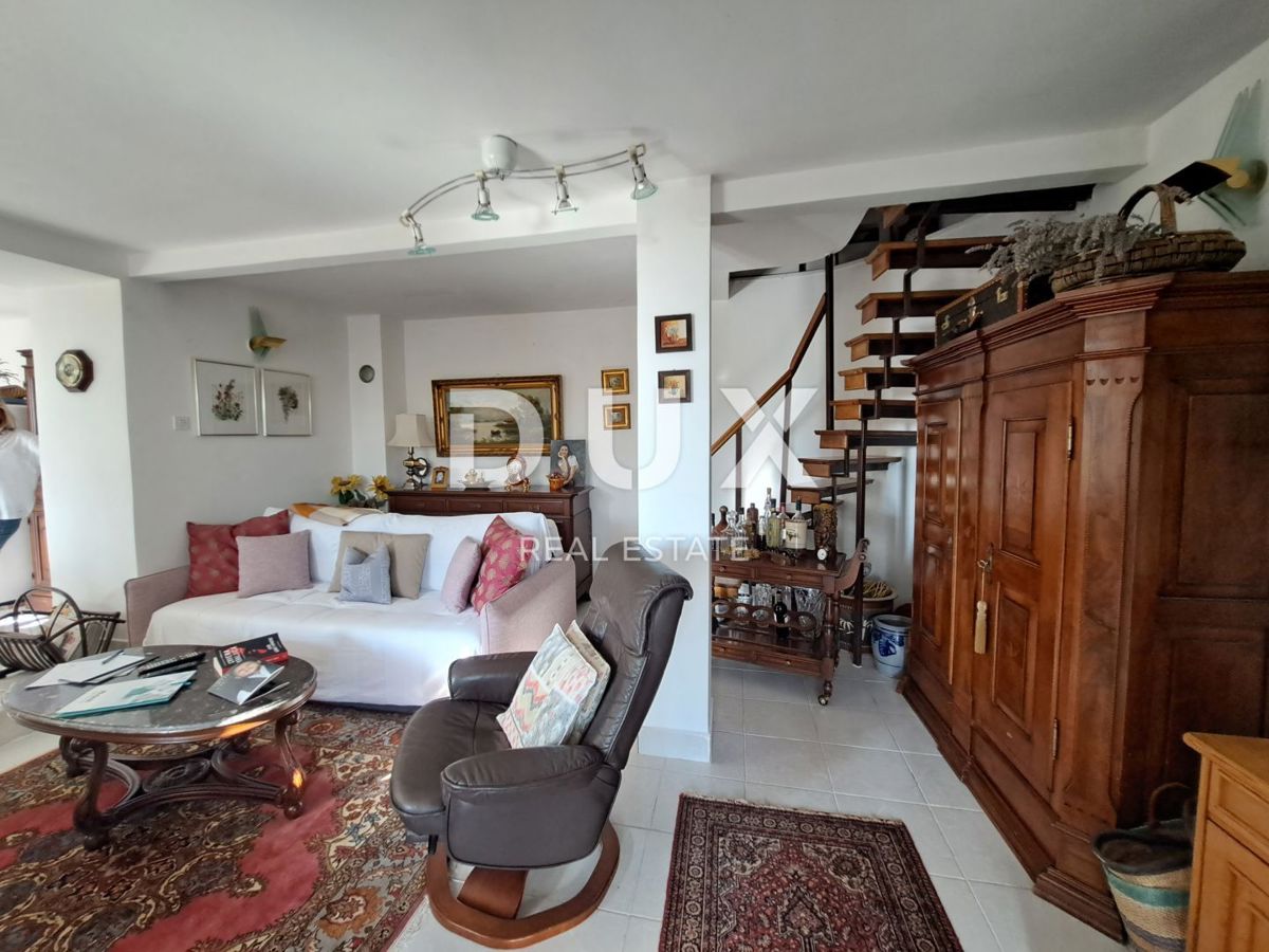 OPATIJA, OPRIĆ - tre piani, due terrazze e vista mare