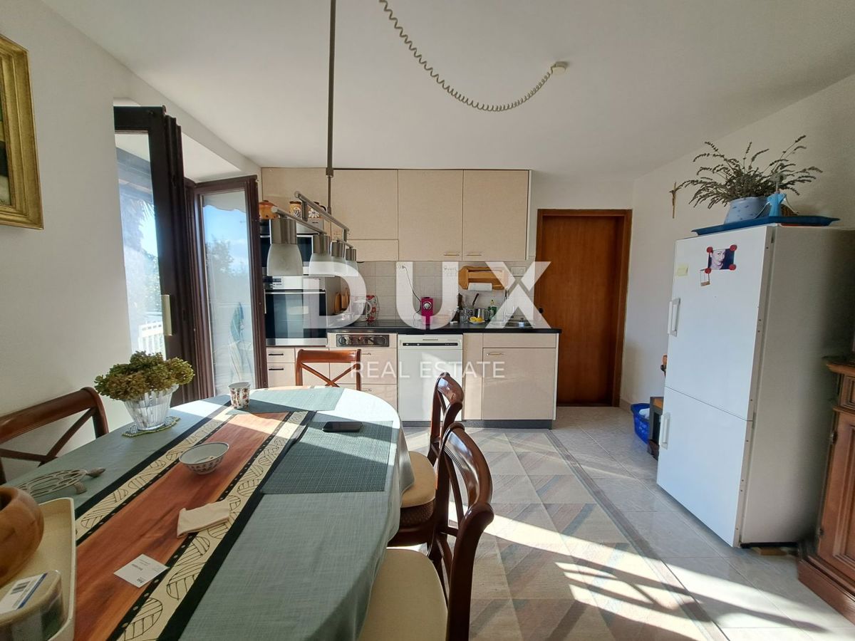 OPATIJA, OPRIĆ - tre piani, due terrazze e vista mare