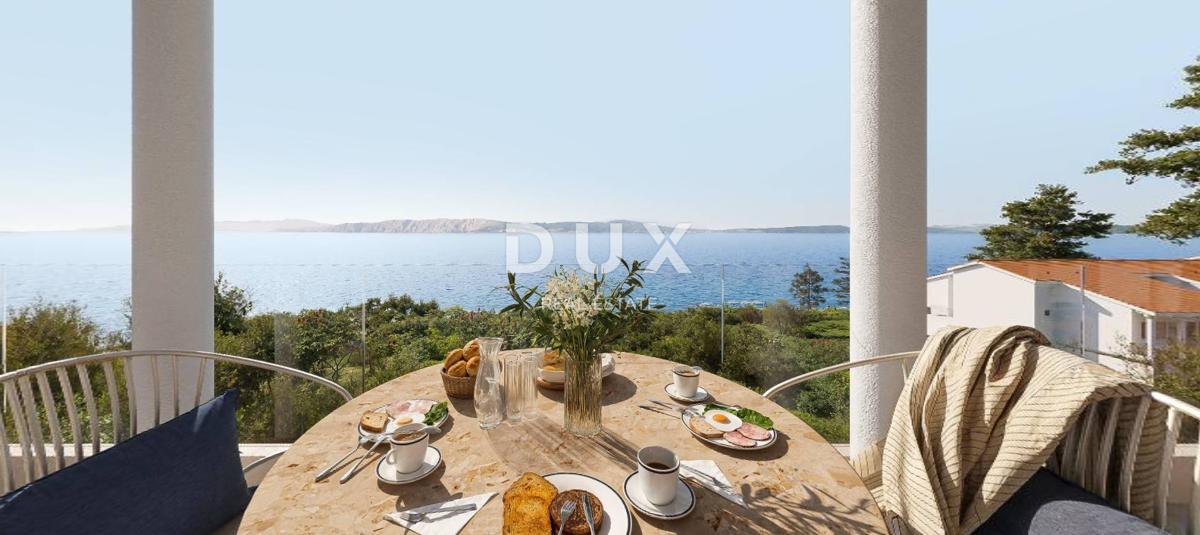 NOVI VINODOLSKI - Attico prima fila al mare con servizi alberghieri