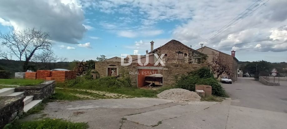 ISTRIA, HUM – Attraente proprietà di 8,4 ettari con due case legalizzate e terreno edificabile!