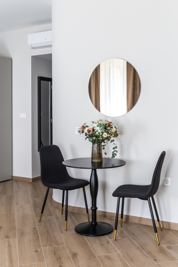 RIJEKA, CENTRO - Investimento esclusivo: tre appartamenti arredati in un complesso, posizione privilegiata