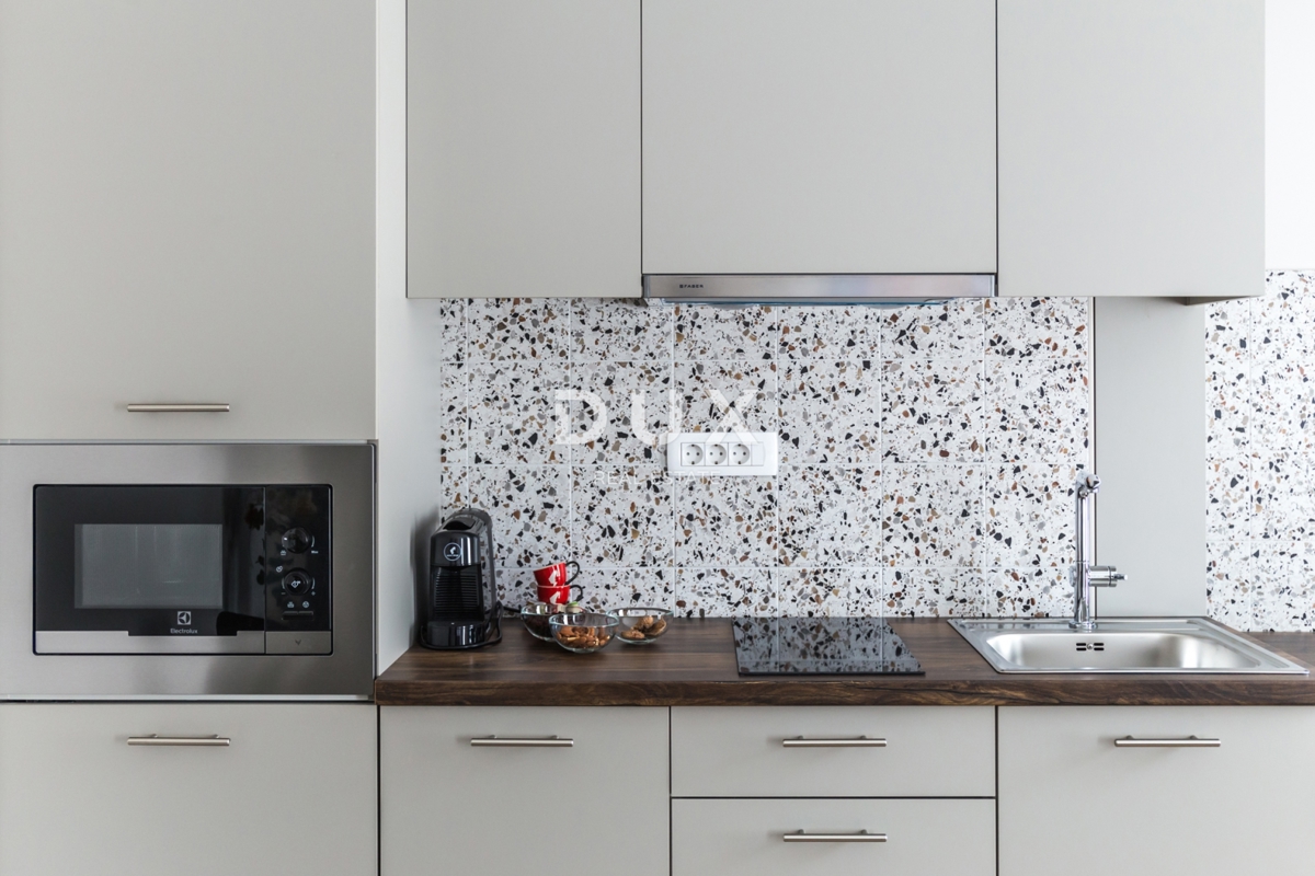 RIJEKA, CENTRO - Investimento esclusivo: tre appartamenti arredati in un complesso, posizione privilegiata