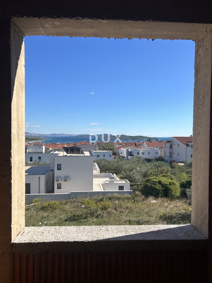 SEBENICO, VODICE – Appartamento con due camere da letto in un nuovo edificio! VISTA MARE! OCCASIONE!