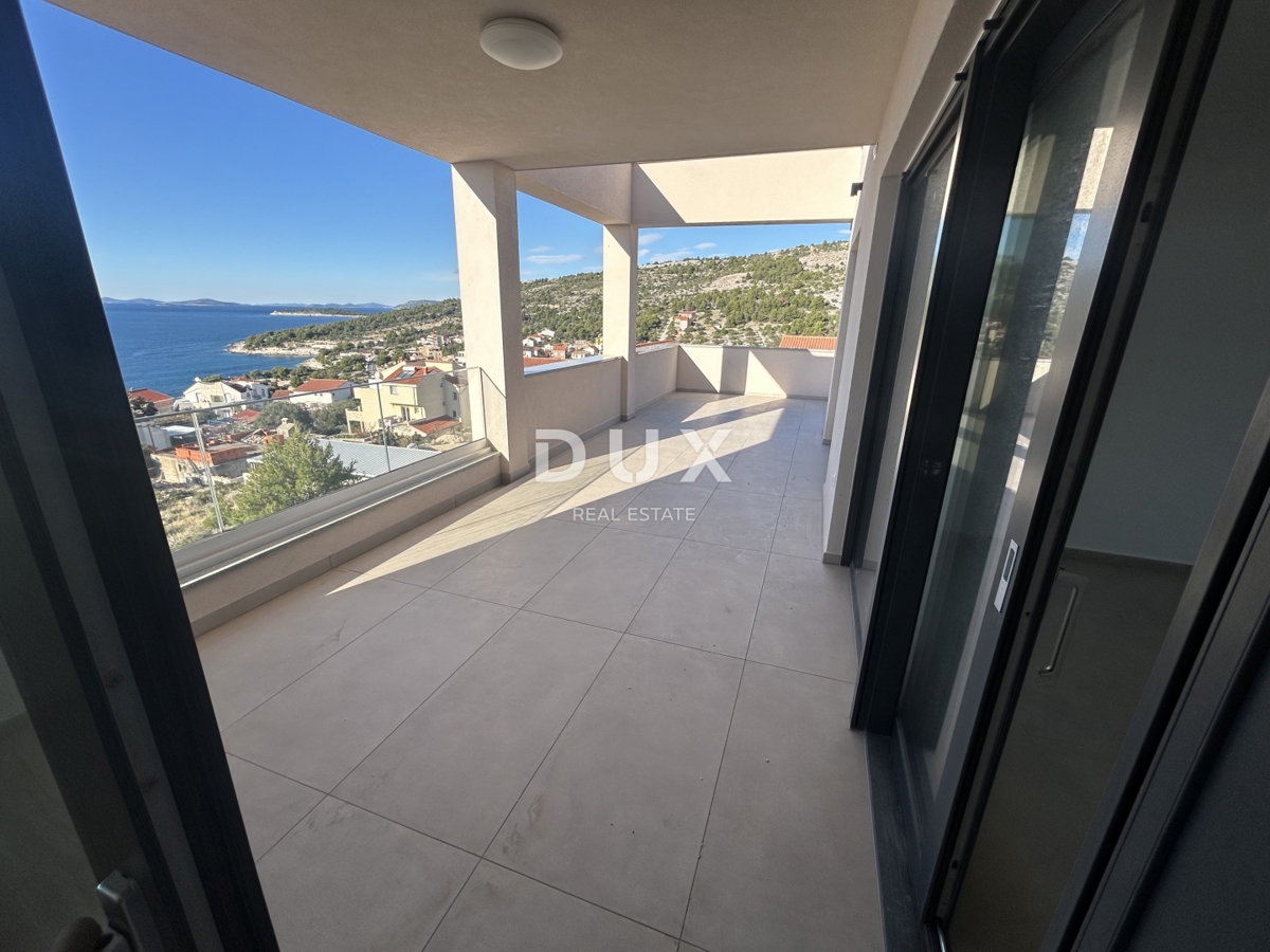 PRIMOŠTEN, DOLAC – NUOVA COSTRUZIONE! Attico con splendida vista mare! OCCASIONE!