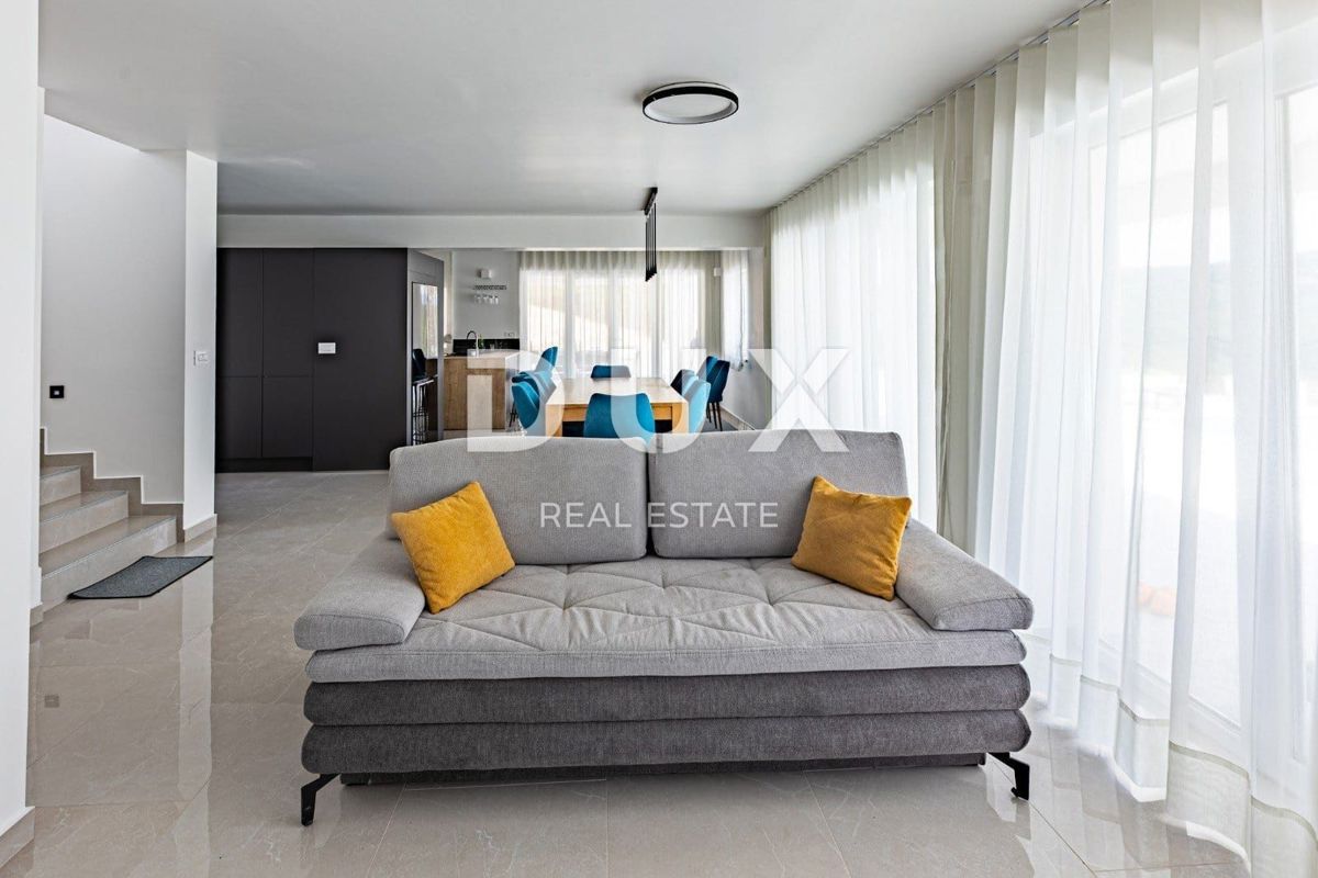 ISTRIA, CEROVLJE - Hacienda di Ippocrate con campo sportivo! RARO!