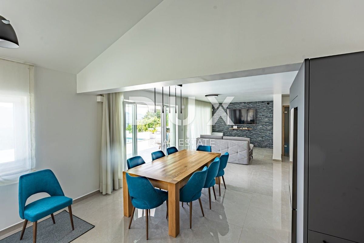 ISTRIA, CEROVLJE - Hacienda di Ippocrate con campo sportivo! RARO!