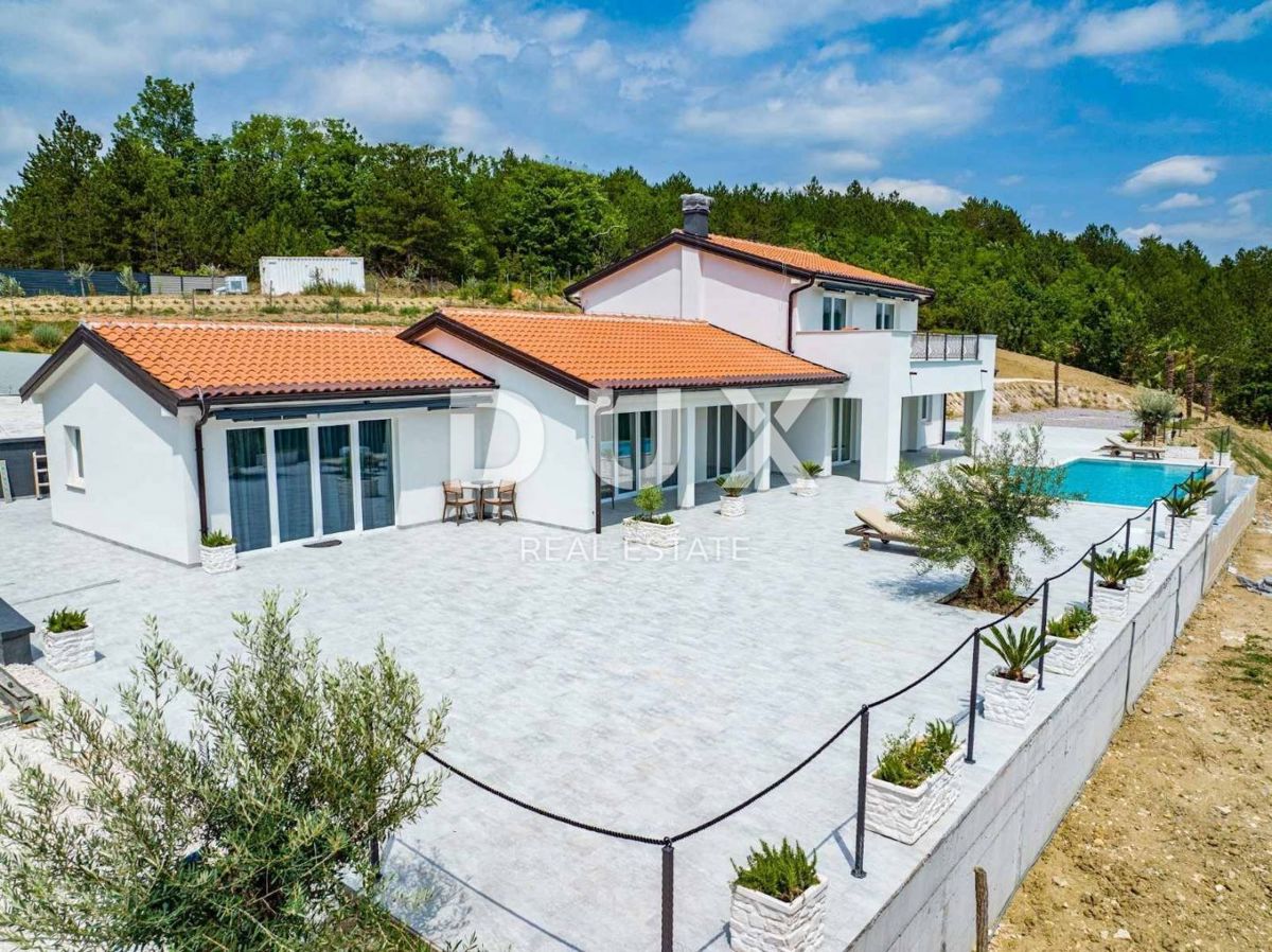 ISTRIA, CEROVLJE - Hacienda di Ippocrate con campo sportivo! RARO!