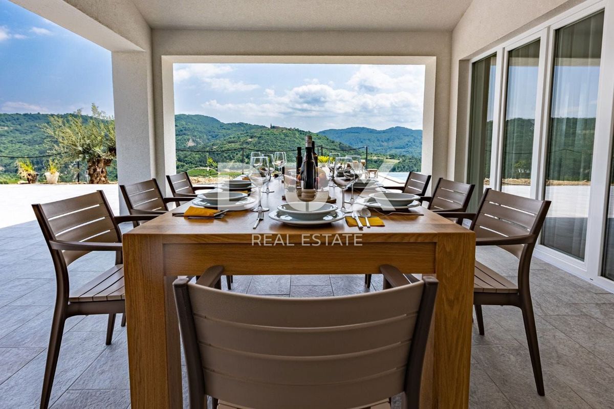 ISTRIA, CEROVLJE - Hacienda di Ippocrate con campo sportivo! RARO!