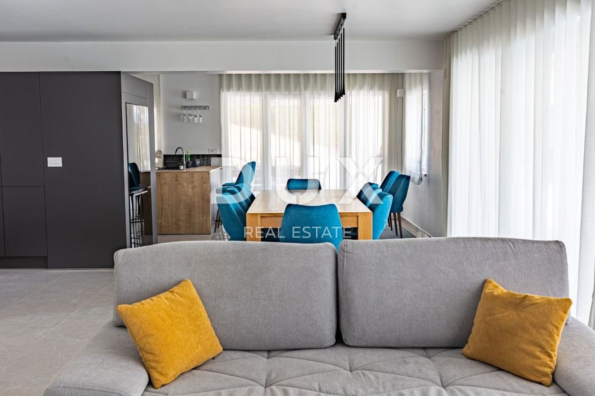 ISTRIA, CEROVLJE - Hacienda di Ippocrate con campo sportivo! RARO!