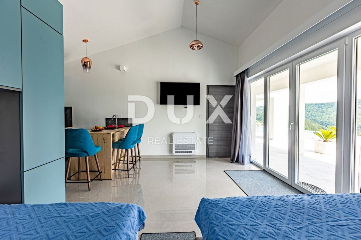 ISTRIA, CEROVLJE - Hacienda di Ippocrate con campo sportivo! RARO!