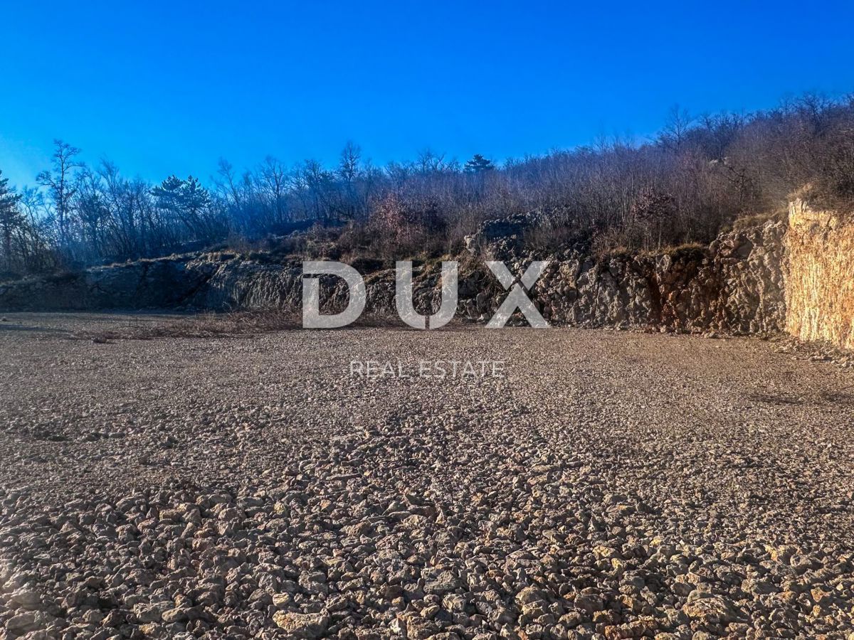 KLANA, ŠKALNICA - Terreno edificabile con vista mare. OCCASIONE DI INVESTIMENTO!