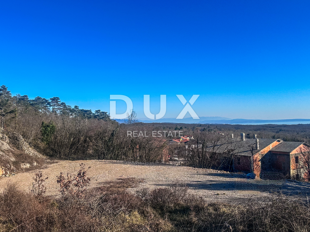 KLANA, ŠKALNICA - Terreno edificabile con vista mare. OCCASIONE DI INVESTIMENTO!