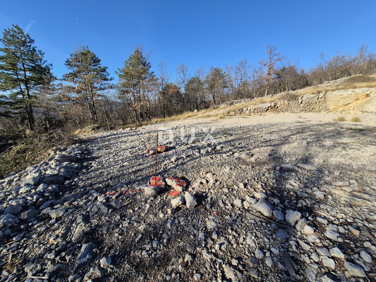 KLANA, ŠKALNICA - Terreno edificabile con vista mare. OCCASIONE DI INVESTIMENTO!
