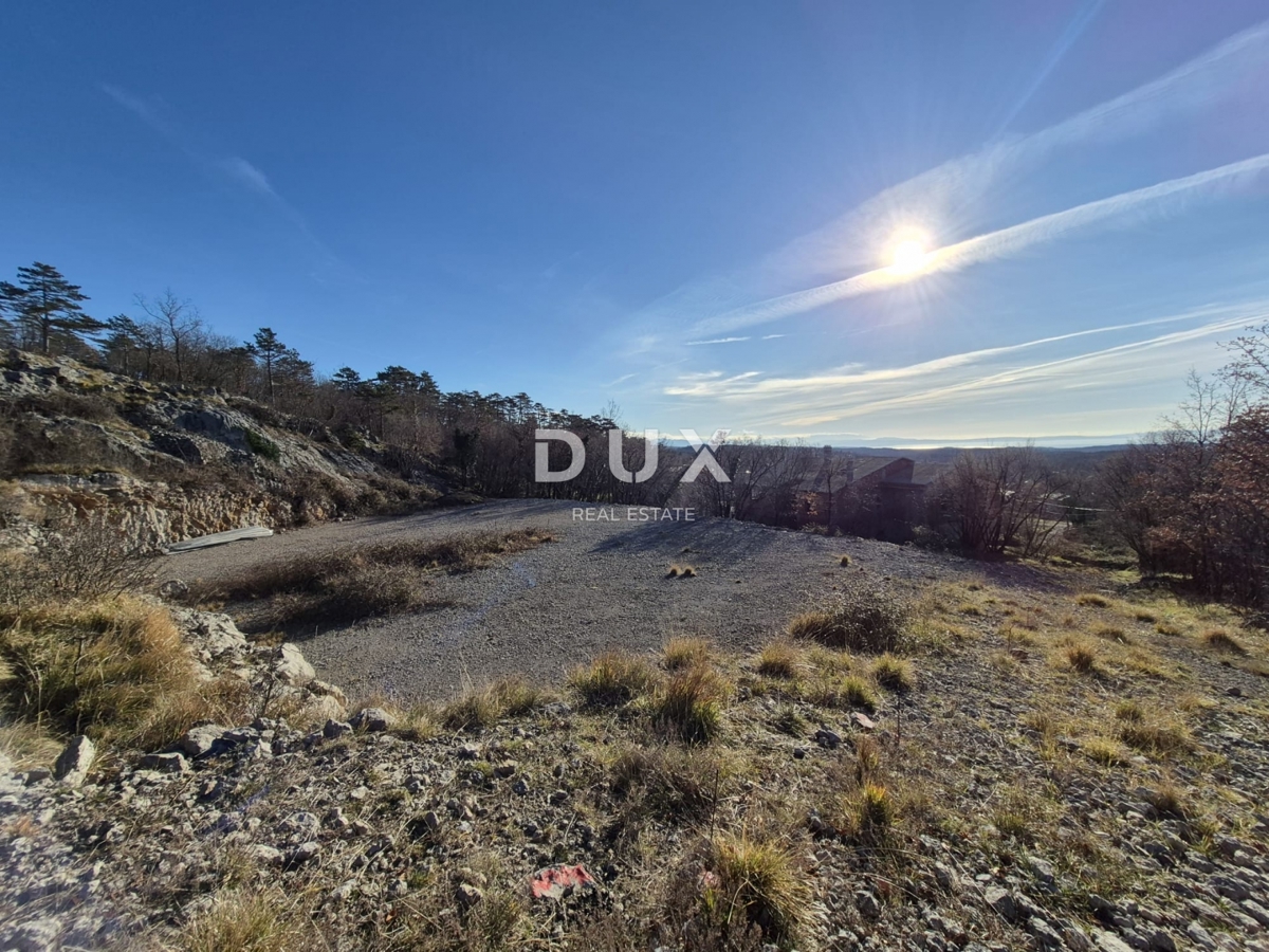 KLANA, ŠKALNICA - Terreno edificabile con vista mare. OCCASIONE DI INVESTIMENTO!