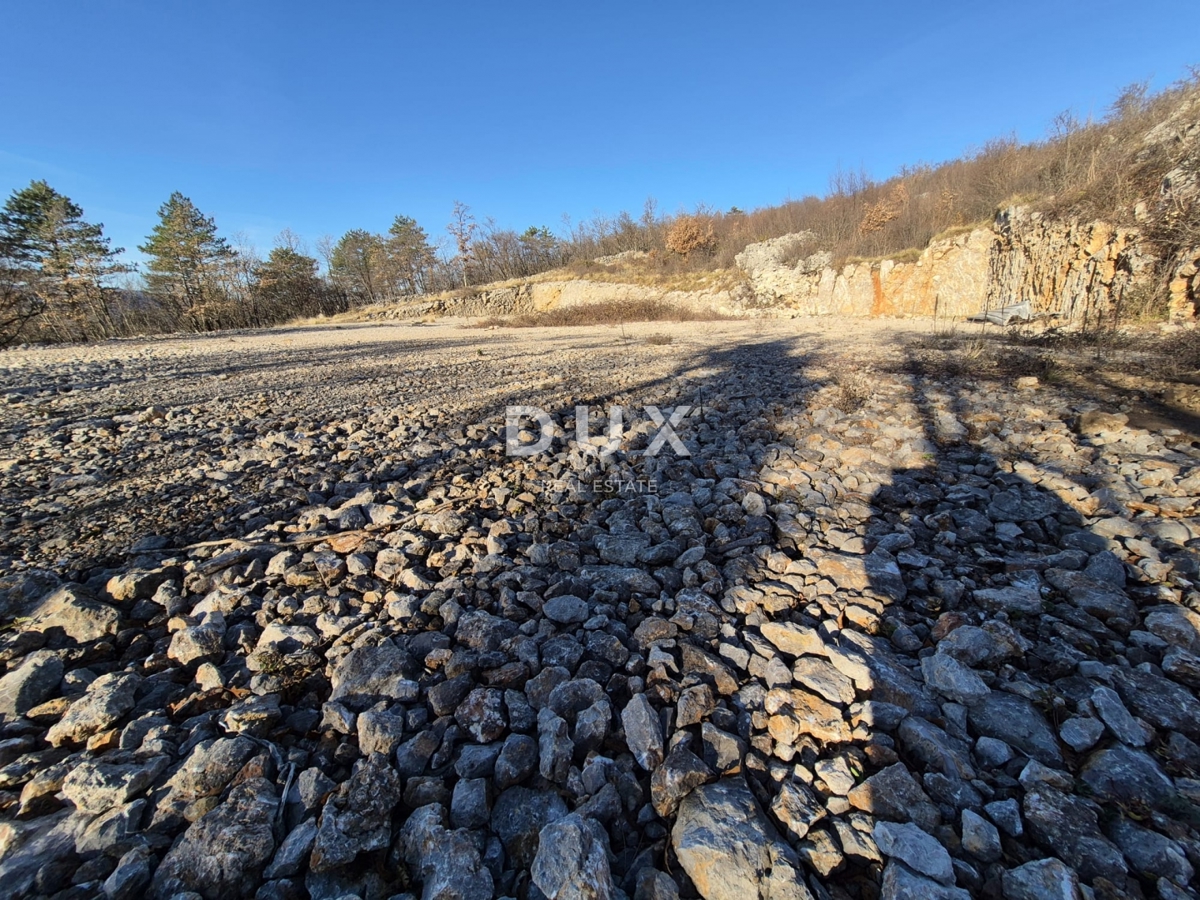 KLANA, ŠKALNICA - Terreno edificabile con vista mare. OCCASIONE DI INVESTIMENTO!