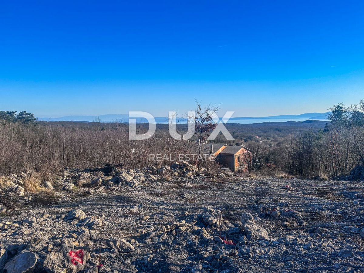 KLANA, ŠKALNICA - Terreno edificabile con vista mare. OCCASIONE DI INVESTIMENTO!