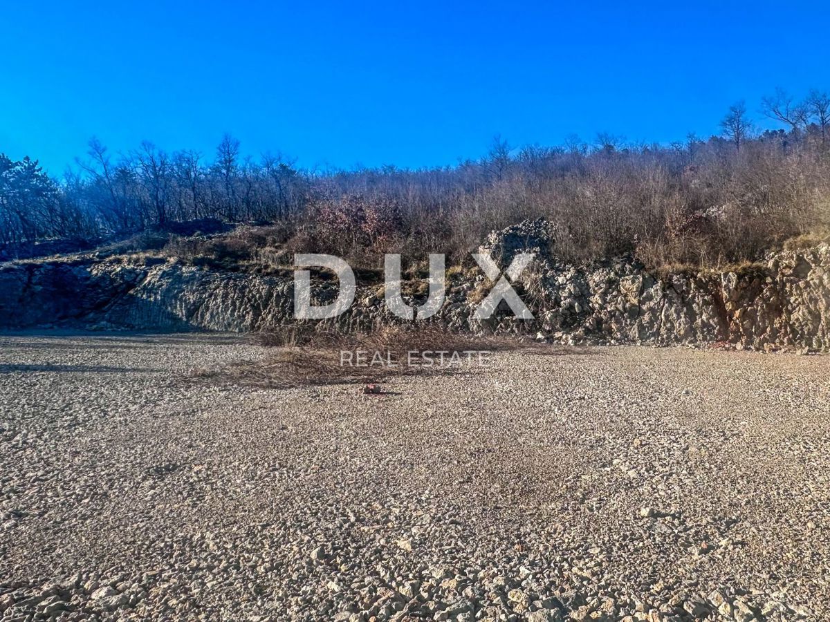 KLANA, ŠKALNICA - Terreno edificabile con vista mare. OCCASIONE DI INVESTIMENTO!