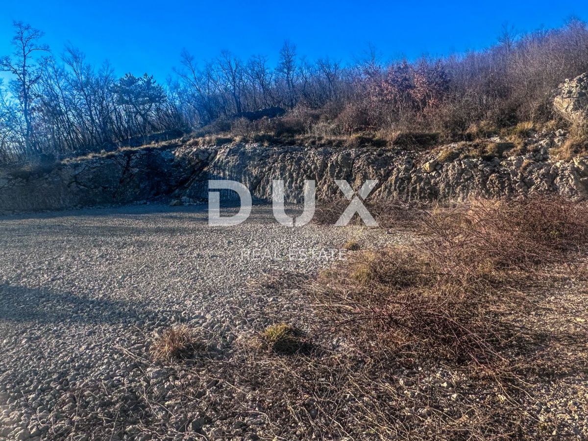 KLANA, ŠKALNICA - Terreno edificabile con vista mare. OCCASIONE DI INVESTIMENTO!