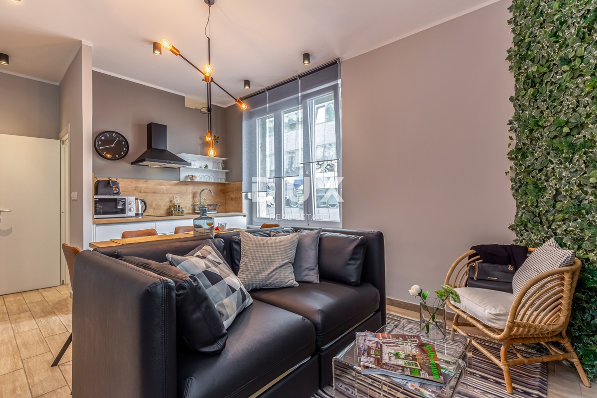 RIJEKA, CENTRO – Immobile d’investimento con tre appartamenti modernamente arredati