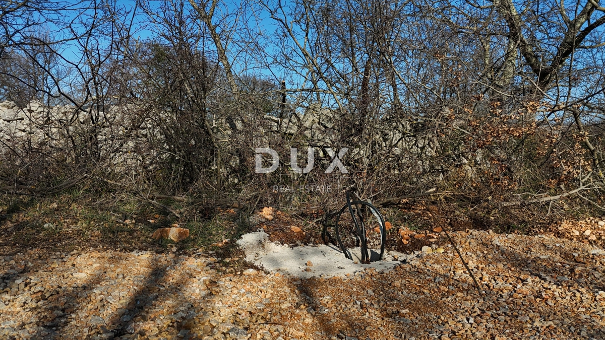 ISOLA DI KRK, GARICA - Terreno agricolo edificabile, configurazione pianeggiante, ideale per una villa di lusso con piscina