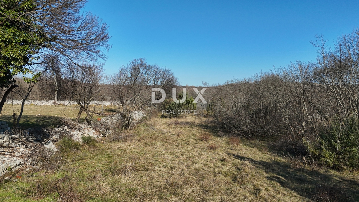 ISOLA DI KRK, GARICA - Terreno agricolo edificabile, configurazione pianeggiante, ideale per una villa di lusso con piscina