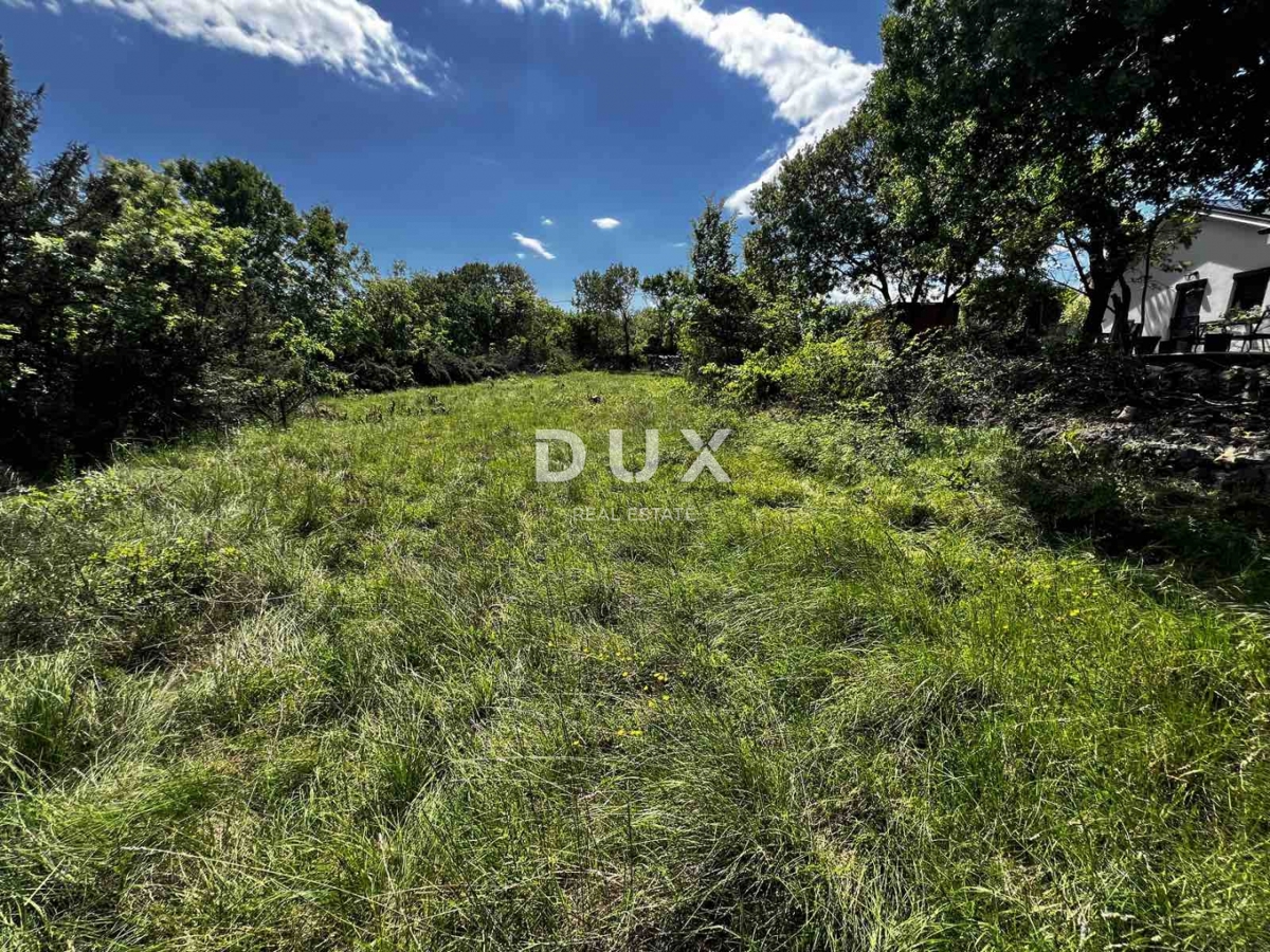ISOLA DI KRK, GARICA - Terreno agricolo edificabile, configurazione pianeggiante, ideale per una villa di lusso con piscina
