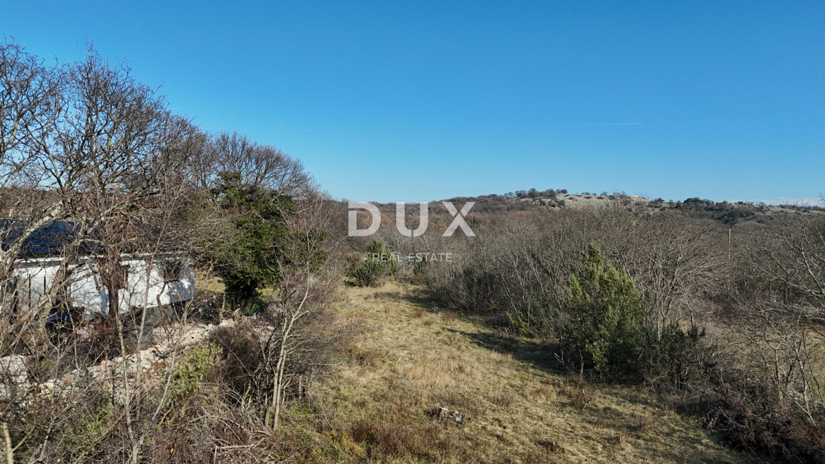 ISOLA DI KRK, GARICA - Terreno agricolo edificabile, configurazione pianeggiante, ideale per una villa di lusso con piscina